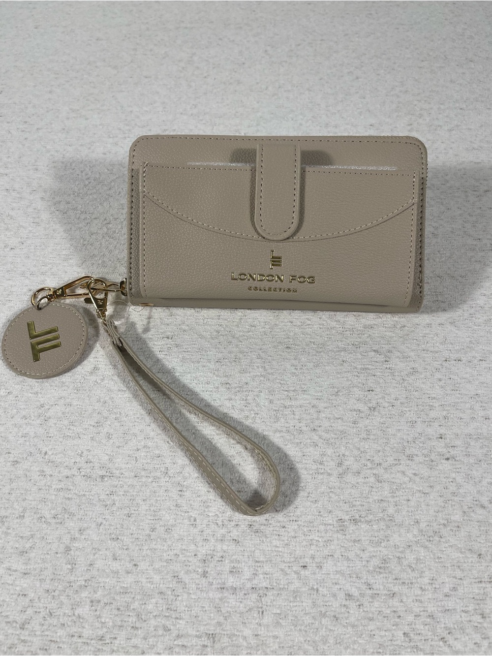 London Fog Zipper Wrist Strap Wallet, Beige, Credit Card Slots. New. SKU#0441